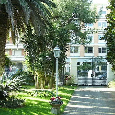 Antica La Viola, With Private Pool Couette-café